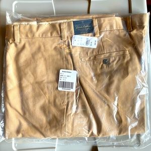 BROOKS BROTHERS HUDSON ADVANTAGE CHINOS. NWT. SIZE 40.
